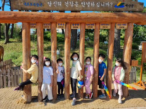 꿈자람마을학교 학생들이 소풍을 나와 야외 활동을 하고 있다. 사진=충남교육청 제공