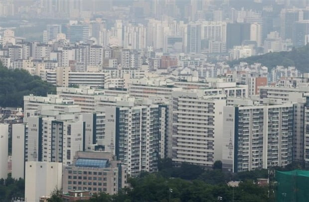 이날 서울 남산에서 바라본 아파트의 모습. 사진=연합뉴스