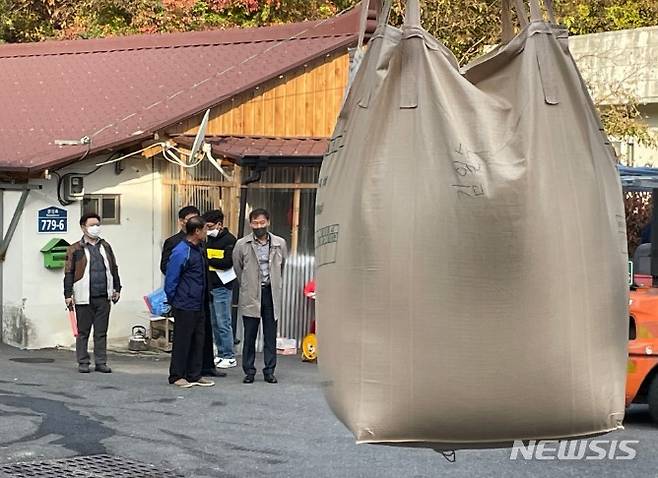 [진안=뉴시스]윤난슬 기자 = 전북 진안군은 다음 달 25일까지 모두 28차례에 걸쳐 '2022 공공비축미곡 및 시장격리곡' 4081t을 매입할 계획이라고 31일 밝혔다.(사진=진안군 제공)