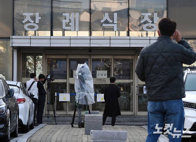 31일 오전 경기 고양시 일산동구 동국대학교 일산병원 장례식장 모습. 가장 많은 이태원 참사 희생자가 안치된 동국대 일산병원에는 14명의 희생자가 이송됐고, 현재 2명의 빈소가 차려져 있다. 고양=황진환 기자