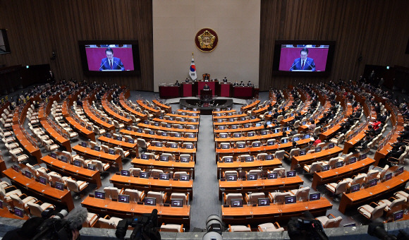 윤석열 대통령이 25일 서울 여의도 국회 본회의장에서 2023년도 예산안 및 기금운용계획안에 대한 시정연설을 하고 있다.2022.10.25 오장환 기자