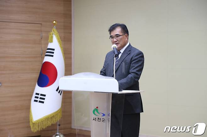 김기웅 서천군수가 1일 열린 월례모임에서 지역축제 안전 매뉴얼 재점검을 지시하고 있다.(서천군 제공) / 뉴스1