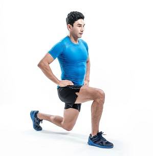 런지는 허벅지살을 빼는 데 좋은 운동이다./사진=클립아트코리아