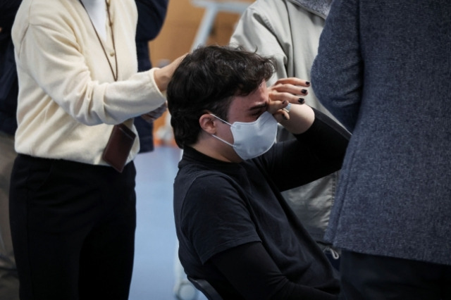 네이선 타베르니티가 이태원 참사로 숨진 호주 국적 친구의 시신을 찾기 위해 실종신고센터를 방문한 모습. 연합뉴스.