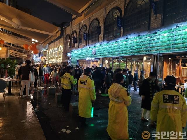 이태원 참사 사고지점에서 촬영한 지난해 핼러윈 당시 사진. 독자제공