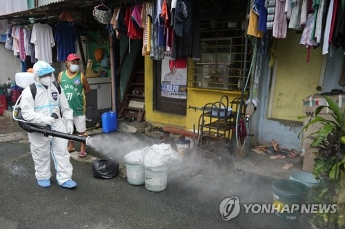 필리핀 뎅기열 방역 장면 [사진출처=연합뉴스]