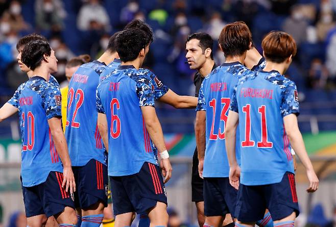 일본 축구 국가대표팀에 승선하는 26인의 명단이 최종 공개됐다. 사진은 일본 대표팀이 지난해 10월 카타르월드컵 최종예선에서 경기를 치르는 모습. /사진=로이터