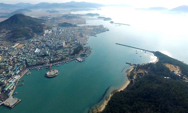 [고흥=뉴시스] 하늘에서 본 고흥 녹동항 전경. (사진=전남도 제공) 2022.11.01. photo@newsis.com *재판매 및 DB 금지