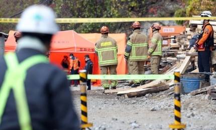 ▲지난 29일 소방 당국이 봉화 광산 매몰사고 현장에서 구조활동을 펼치고 있다. ⓒ연합뉴스