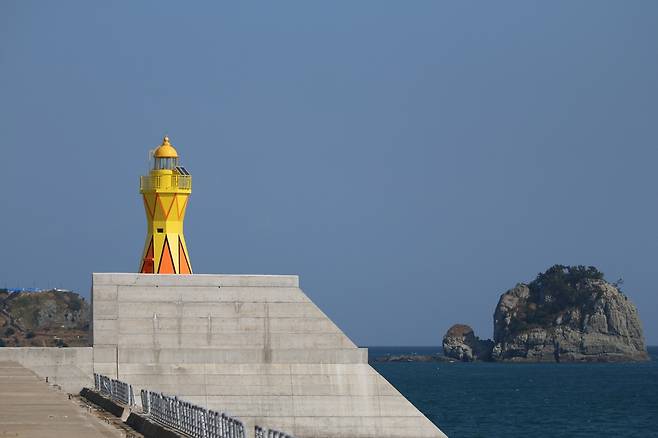 오륙도방파제 동쪽 등대 [부산해수청 제공]