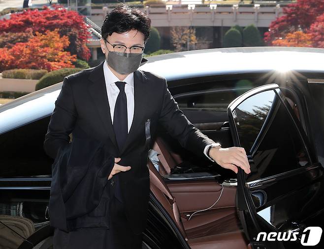 한동훈 법무부 장관이 지난달 31일 오전 경기 과천 법무부청사로 출근하고 있다./뉴스1 ⓒ News1 김진환 기자