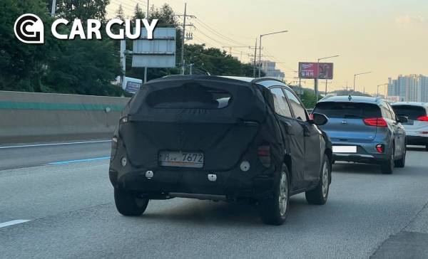 카가이 기자에게 포착된 2세대 코나 위장막 포착