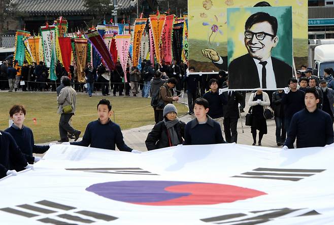 서울광장에서 열린 故 장준하 선생 겨례장 발인식. /뉴스1