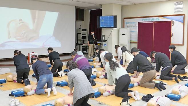 심폐소생술 교육 진행 모습. 도봉구청 제공