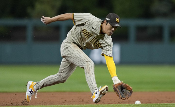 MLB 샌디에이고에서 뛰고 있는 김하성이 2일 오전 인천공항을 통해 귀국했다. [사진=뉴시스]