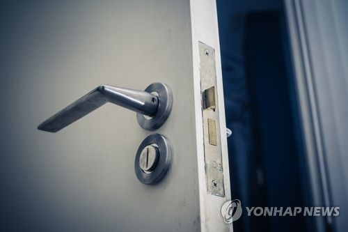 현관문 자료 사진 [사진출처=연합뉴스]