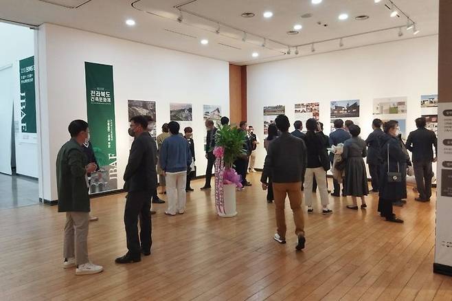 [전주=뉴시스] 2일 한국 소리문화의전당 전시장에서 진행된 ‘제23회 전라북도 건축문화제’ 모습. *재판매 및 DB 금지