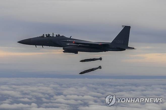 F-15K 공대지 합동 직격탄(JDAM) 투하 훈련 장면 ※기사와 직접적인 관련이 없습니다. [합참 제공. 연합뉴스 자료사진]