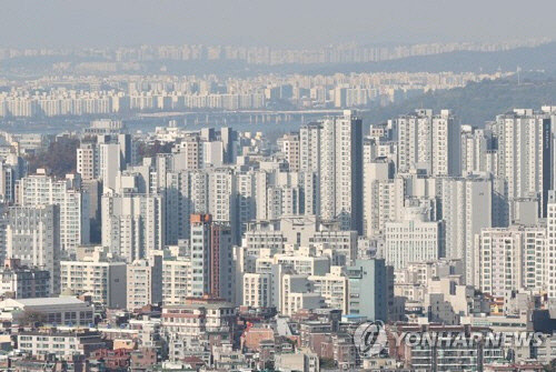 서울 남산에서 바라본 아파트 단지의 모습.   [연합뉴스]