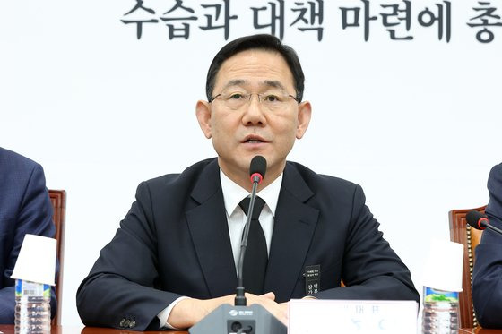 주호영 국민의힘 원내대표가 전날(2일) 서울 여의도 국회에서 열린 비상대책위원회의에서 모두 발언하고 있다. 뉴스1