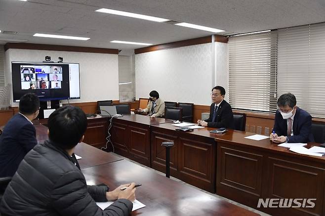 [세종=뉴시스] 방기선 기획재정부 1차관이 3일 서울 종로구 정부서울청사에서 '재경관 화상회의'를 주재하고 있다. (사진=기재부 제공)