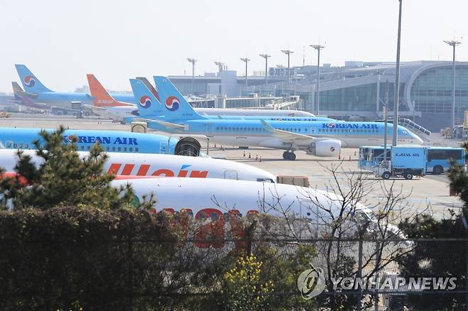 제주국제공항에서 대기 중인 항공기들 [연합뉴스 자료 사진]