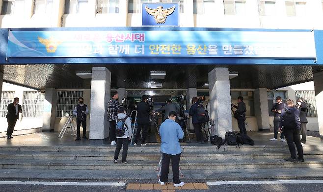 '이태원 참사' 압수수색 진행되는 용산경찰서. 연합뉴스