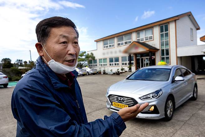 법인택시 기사 김덕윤씨는 전액관리제 시행 후 실수령액이 줄었다고 호소한다.ⓒ시사IN 조남진