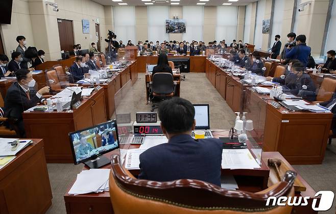 4일 국회에서 국방위원회 전체회의가 열리고 있다. ⓒNews1 이재명 기자