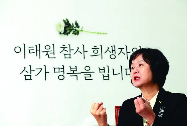 이정미 정의당 신임 대표가 3일 국회에서 <한겨레>와 인터뷰하고 있다. 당대표 선출 다음날 일어난 ‘이태원 참사’ 대응을 위해 인터뷰를 잠시 미뤘던 그는 이 자리에서 “일상이 튼튼한 정의당을 만들겠다”고 말했다. 김봉규 선임기자 bong9@hani.co.kr