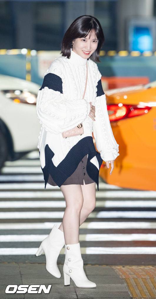 [OSEN=인천공항, 민경훈 기자]박은빈이 출국장으로 이동하며 포즈를 취하고 있다. 2022.10.22 / rumi@osen.co.kr