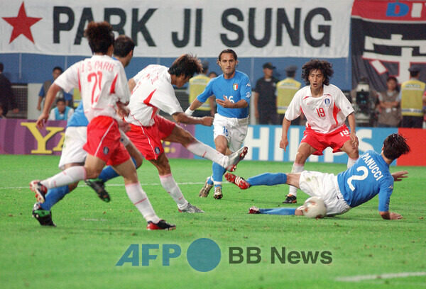 2002 한일월드컵 16강 이탈리아전 극적인 동점골의 순간. ⓒAFPBBNews = News1