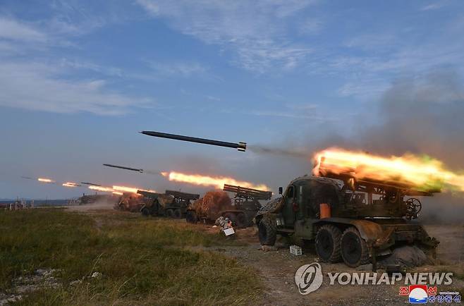 지난달 10일 북한 관영매체가 보도한 포병부대 사격 모습     [국내에서만 사용가능. 재배포 금지. For Use Only in the Republic of Korea. No Redistribution] 
 nkphoto@yna.co.kr