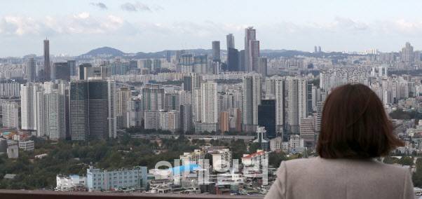 서울 남산에서 바라본 시내의 아파트의 모습. (사진=방인권 기자)