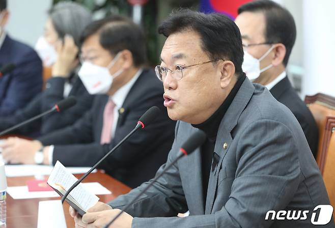 정진석 국민의힘 비상대책위원장이 7일 서울 여의도 국회에서 열린 비상대책위원회의에서 모두 발언을 하고 있다. 2022.11.7/뉴스1 ⓒ News1 허경 기자