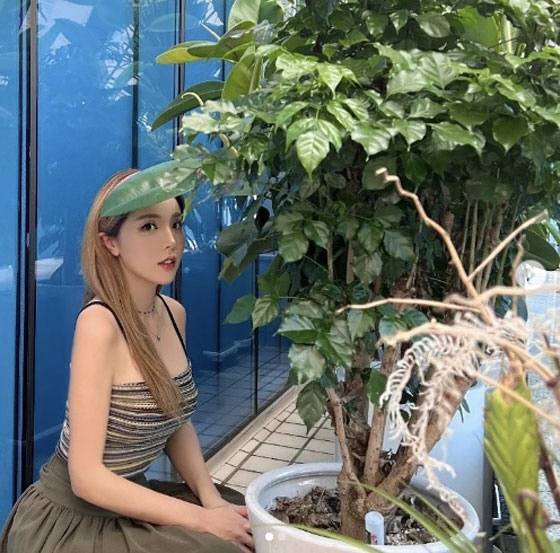 Hong Jin-young, who was exiled from the broadcasting industry due to plagiarism, joins MBN Burning Trotman delegation.Burning Trotman said on July 7, Hong Jin-young will return to broadcasting as a Trot delegation.According to the production crew, Hong Jin-young is the middle bridge between Nam Jin Sulwondo Shim Soo-bong Joo Hyun-mi Jo Han-jo Kim Yong-im Yoon Il-sang Yoon Myeong-suns Legend Delegation and Lee Seok-hoon Kim Jun-su Shin Yoo Park Hyun Bin Lee Ji-hye. It plans to lead bright and cheerful atmosphere.Regarding the reason why Hong Jin-young was invited as a delegation, he said, Hong Jin-young gave his Nam Jin the past. Trot Audition Hongdition was held and he trained his juniors.The love for the Trot genre and juniors is different. Mr. Trot The talent to write and compose songs and the long time Mr.Based on his solid know-how in the field of Trot, he will deliver vivid field advice and excitement energy that only active seniors can do rather than rigorous screening of the participants stage. The problem is that Hong Jin-youngs past behavior and current position described by the production team have changed.Hong Jin-young was at the center of controversy in 2020 when it was reported that the Masters thesis of Chosun Universitys Department of Trade had a similarity of 74% on the plagiarism confirmation site.Hong Jin-young has published a sophisticated sophistication called not plagiarism but has also been involved in new song activities. However, Hong Jin-young has never attended school before, and his father is a professor at the same university. The plagiarism rate is 99%, not 74%.In the end, Chosun University admitted that Hong Jin-youngs masters thesis was plagiarism, but Hong Jin-young caused controversy by saying I will return my degree rather than making a proper apology.In the end, all broadcasting programs including SBS Ugly Woof deleted the appearance of Hong Jin-young, so Hong Jin-young was exited from the broadcasting company.Afterwards, Hong Jin-young released a new album and declared his resumption of activities, but public opinion was cold, citing the difficulty of forgiving public lies.It is unclear whether Hong Jin-young will be qualified to evaluate and judge the participants who are auditioning with dreams and hopes.Moreover, the production team explained Heung-energy as the reason for Hong Jin-youngs involvement, but it is inconvenient to see the heung of Hong Jin-young, which has not been forgiven by the public yet.In addition to the controversy over plagiarism, there is another reason why Hong Jin-youngs joining of judges can not be seen as good.Hong Jin-young appeared as a judge on Mnet Trot Survival Trot X in 2014, and was criticized for his attitude of not seeing Lees stage as a participant and not even writing his name to a senior who has a brilliant career.It is noteworthy whether the confidence of Burning Trotman, which entrusted Hong Jin-young, who had been controversial as a judge, to the delegation, will pass.Burning Trotman will premiere on Wednesday.