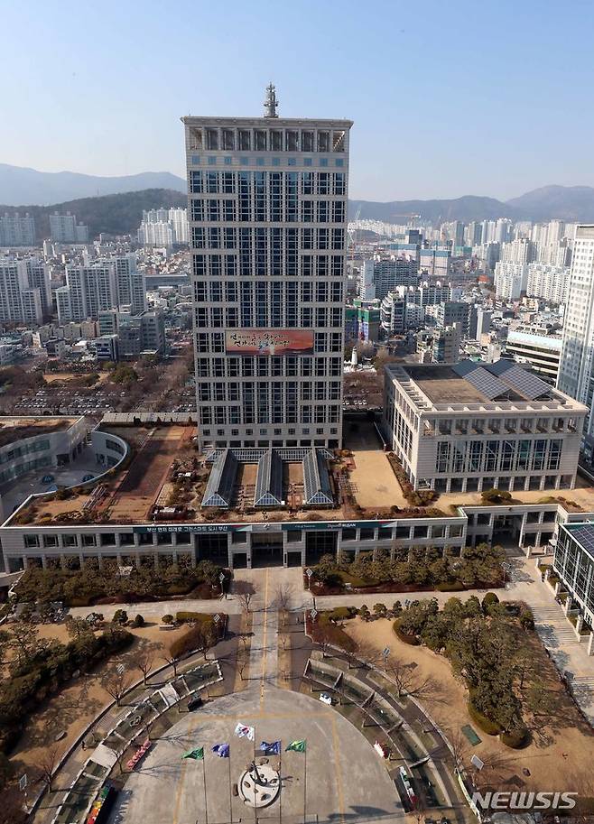 [부산=뉴시스] 하경민 기자 = 부산 연제구 부산시청. yulnetphoto@newsis.com