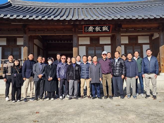 [진주=뉴시스]조규일 진주시장, 허 씨 소문중 시제 참석. *재판매 및 DB 금지