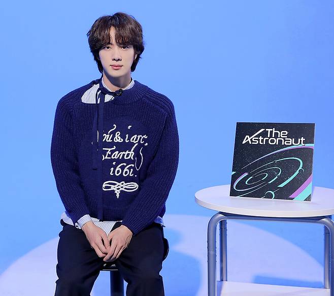 그룹 방탄소년단(BTS) 진이 28일 소속사 빅히트뮤직을 통해 첫 솔로 싱글 '디 애스트로넛'(The Astronaut) 소개 영상을 공개했다. 사진은 방탄소년단 진.&nbsp;&nbsp;[빅히트 뮤직 제공. 재판매 및 DB 금지]