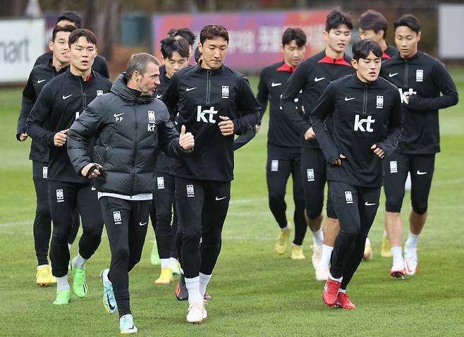 지난 3일 경기도 파주 NFC(국가대표 트레이닝 센터)에서 훈련 중인 축구 대표팀. /연합뉴스