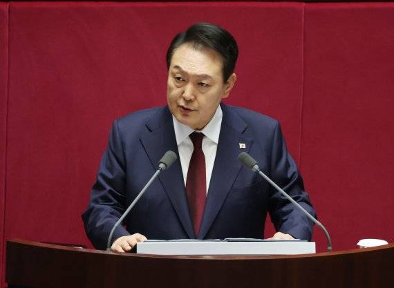 윤석열 대통령이 지난 10월25일 오전 국회 본회의장에서 2023년도 예산안 및 기금운용계획안 시정연설을 하고 있다. 연합뉴스