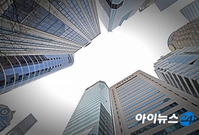 금융투자업계에 따르면 증권사들의 6개월물과 1년물 발행어음 금리는 각각 4.8~4.9%, 5~5.10%를 나타내고 있다. 사진은 서울 여의도 증권가. [사진=아이뉴스24 DB]