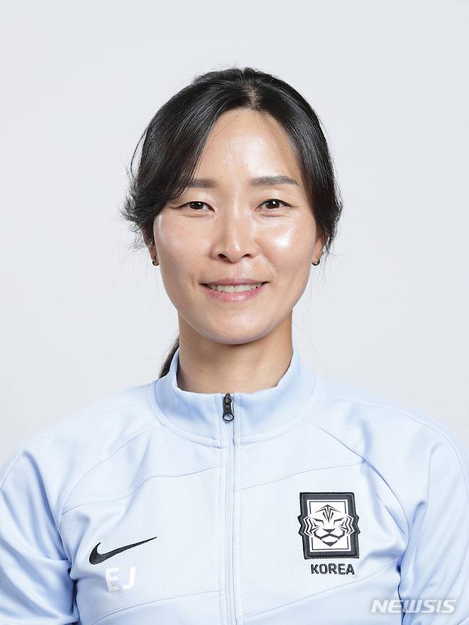 [서울=뉴시스]여자축구 U-17 대표팀 감독에 김은정 선임 (사진 = 대한축구협회 제공)