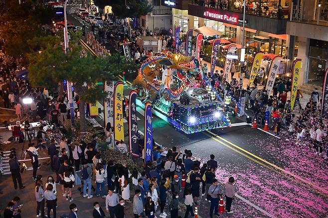 여수시는 9일 여수를 방문한 관광객 수가 10월말 기준 1,033만 명으로 집계됐다고 밝혔다.