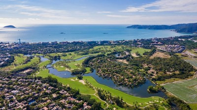 Yalong Bay Golf Club (PRNewsfoto/Sanya Tourism Promotion Board)