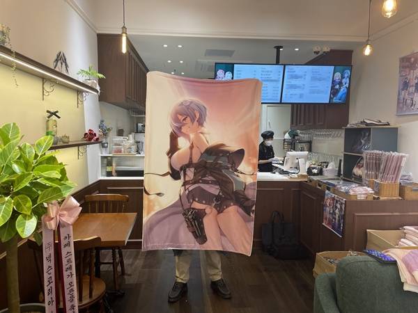 - 레비아의 매혹적인 뒷태