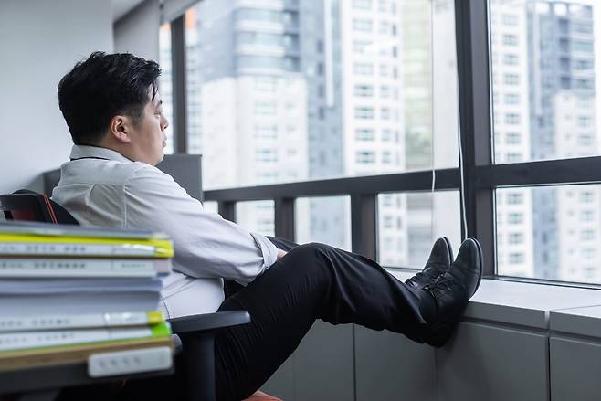 신체적 정신적 피로감으로 인해 어느 한순간 무기력해지는 증상을 느낀다면  번아웃 증후군을 의심해봐야 한다.[사진= 게티이미지뱅크]