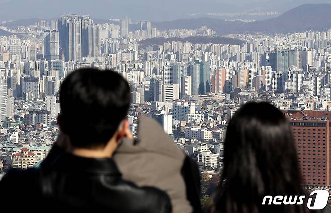 6일 서울 중구 남산에서 시내에 위치한 아파트 단지가 보이고 있다. 2022.11.6/뉴스1 ⓒ News1 장수영 기자