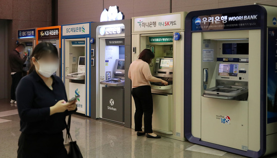 ATMs installed at a building in Seoul on June 7 [NEWS1]