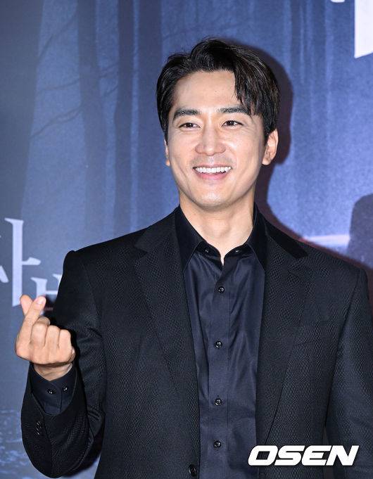 [OSEN=이대선 기자] 24일 오후 서울 롯데시네마 월드타워에서 영화 '자백'(윤종석 감독) VIP시사회가 열렸다.배우 송승헌이 포토타임을 가지고 있다. 2022.10.24 /sunday@osen.co.kr